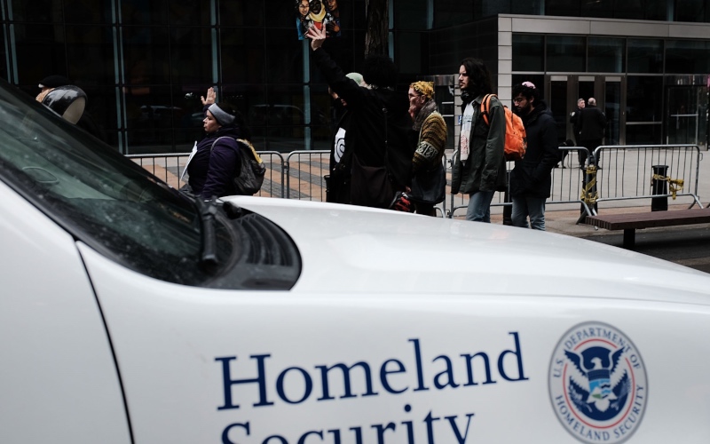 La Casa Blanca considera liberar a los inmigrantes detenidos en ciudades santuario