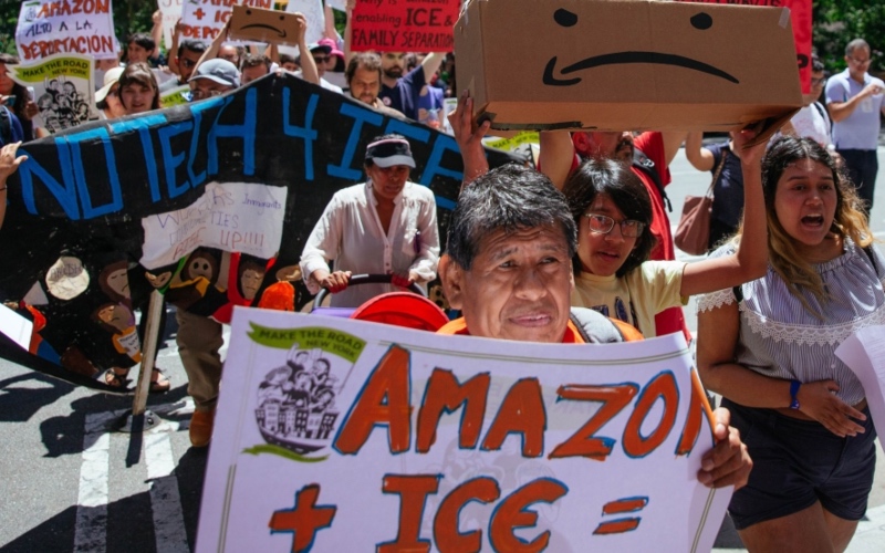 Manifestantes exigen que Amazon rompa los lazos con ICE y Homeland Security