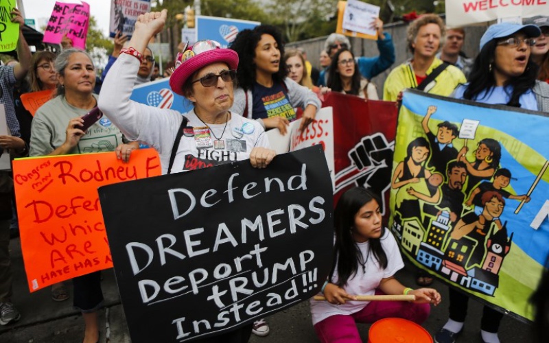 Empresas de varios sectores piden a la Corte Suprema que proteja a DACA